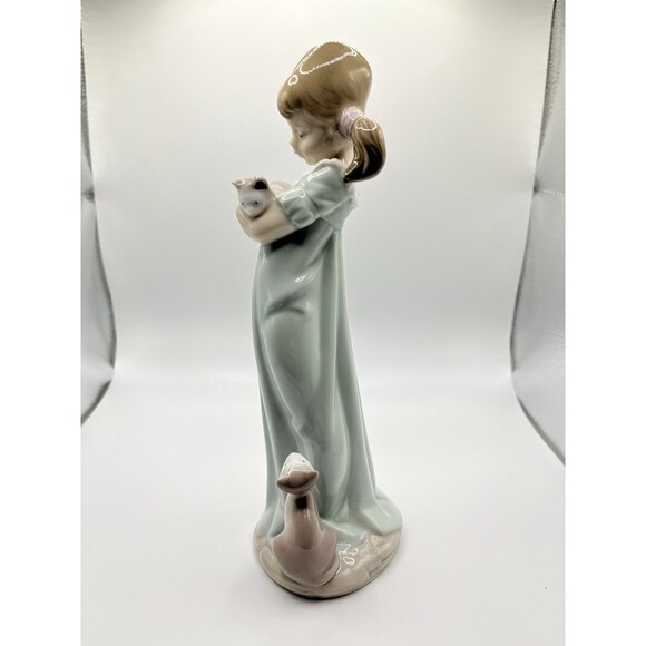 Lladro Don’t Forget Me! Girl with Kittens Cat Porcelain Figurine 8” #5743 No Box - Picture 2 of 6
